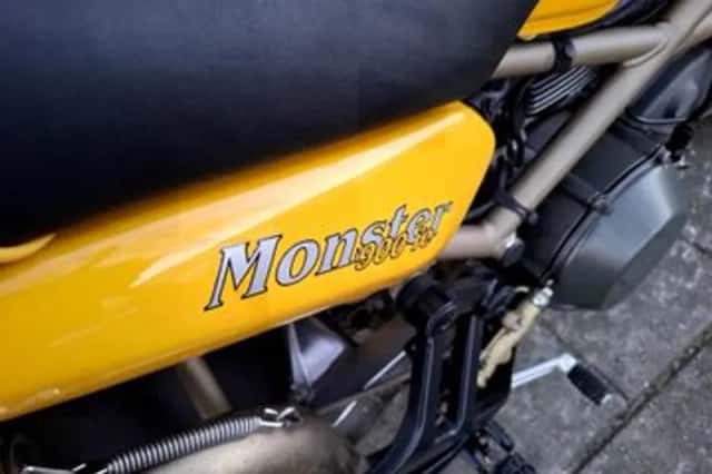 Ducati M900 Monster (2000) thumbnail 5