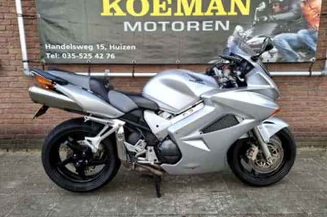 Honda VFR 800 FI (2002) thumbnail 1