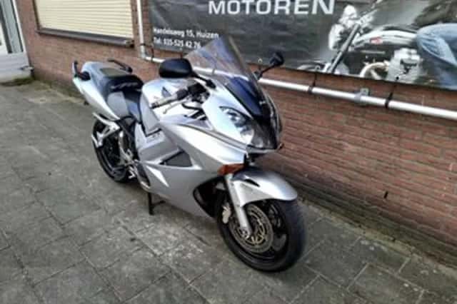 Honda VFR 800 FI (2002) thumbnail 2