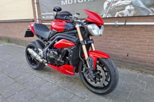 Triumph Speed Triple 1050 (2011) thumbnail 2
