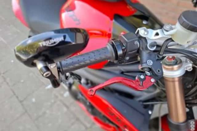 Triumph Speed Triple 1050 (2011) thumbnail 3