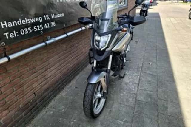 Honda NC750X (2016) thumbnail 3