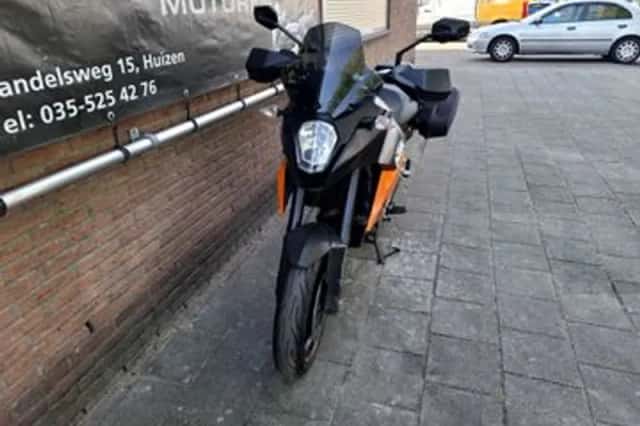 KTM 990 Supermoto T (2009) thumbnail 6