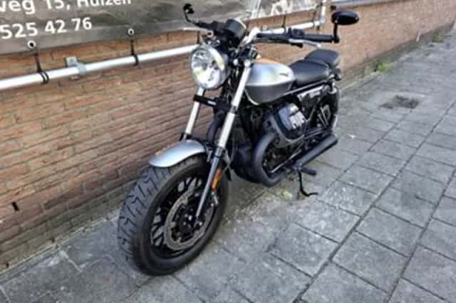 Moto Guzzi V9 Bobber 850 (2017) thumbnail 3