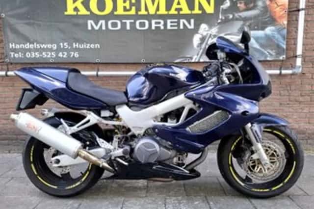 Honda VTR 1000 F Firestorm (2001) thumbnail 1