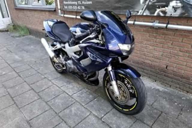 Honda VTR 1000 F Firestorm (2001) thumbnail 2