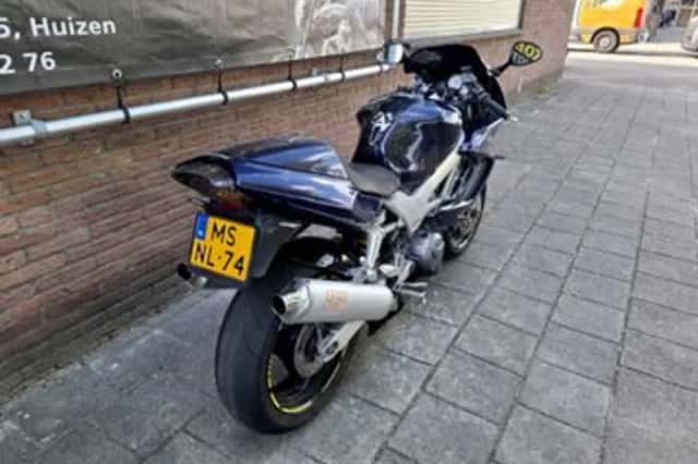 Honda VTR 1000 F Firestorm (2001) thumbnail 4