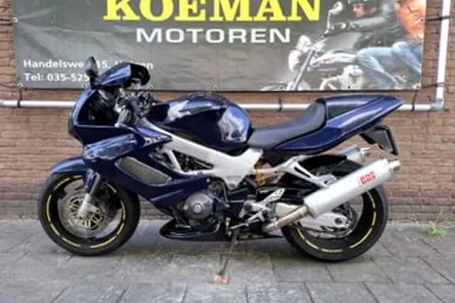Honda VTR 1000 F Firestorm (2001) thumbnail 6