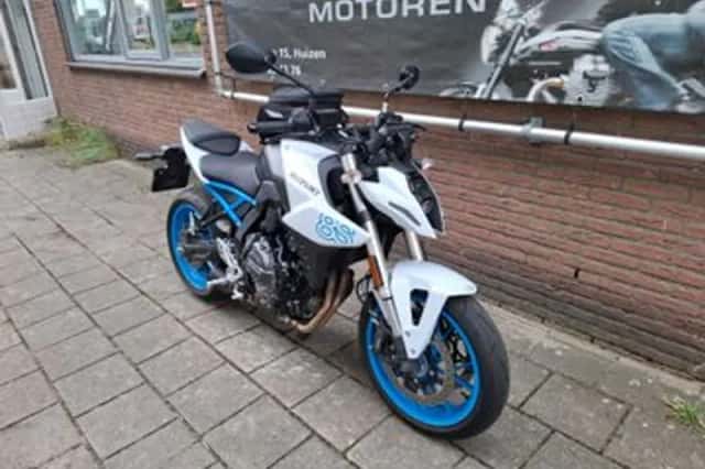 Suzuki GSX-8S (2023) thumbnail 2