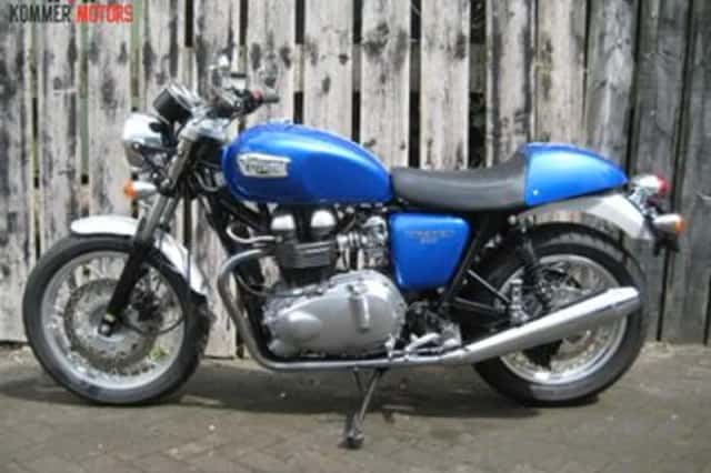 Triumph Thruxton 900 (2006) thumbnail 3