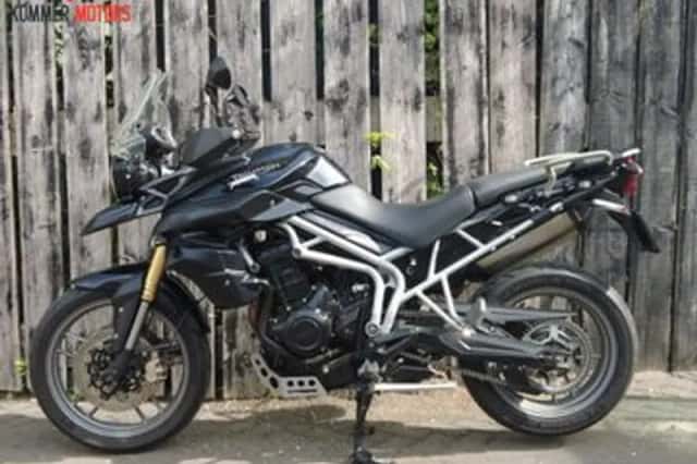 Triumph Tiger 800 (2011) thumbnail 1