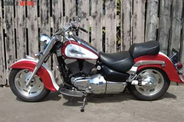 Suzuki VL 1500 Intruder (1999) thumbnail 1