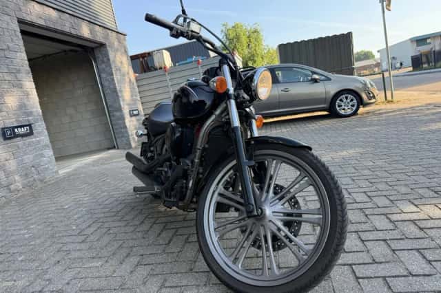 Kawasaki VN 900 Custom (2009) thumbnail 2