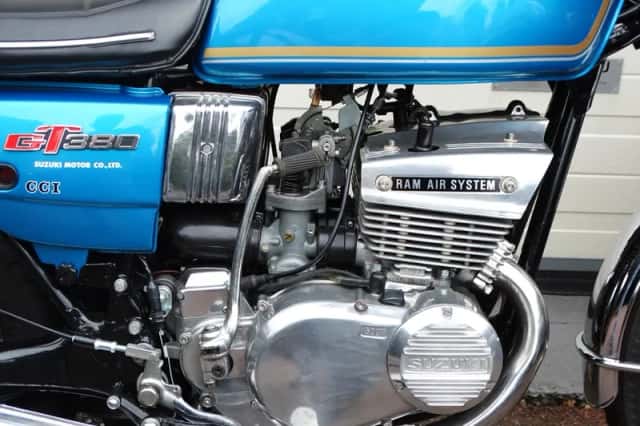 Suzuki GT 380 (1976) thumbnail 3