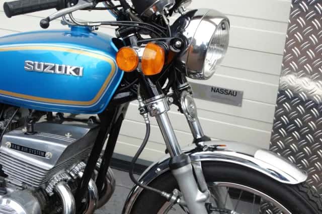 Suzuki GT 380 (1976) thumbnail 4