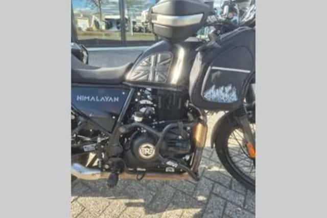Royal Enfield Himalayan 410 (2023) thumbnail 3