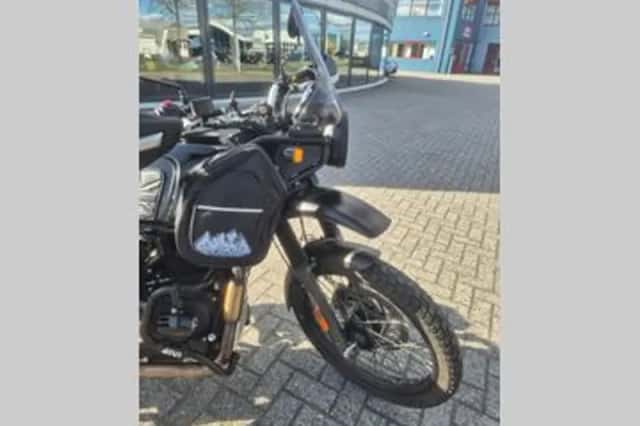 Royal Enfield Himalayan 410 (2023) thumbnail 4