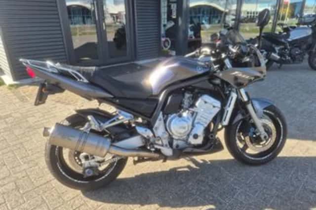 Yamaha FZS 1000 Fazer (2005) thumbnail 1