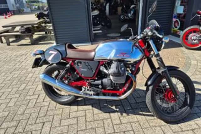 Moto Guzzi V 7 Racer (2014) thumbnail 1