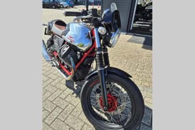 Moto Guzzi V 7 Racer (2014) thumbnail 2