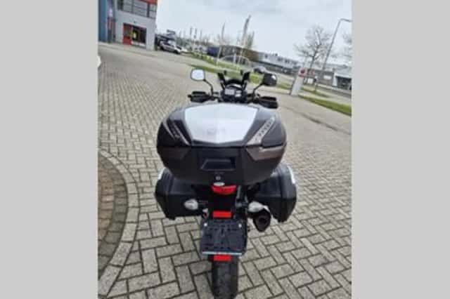 Suzuki V-Strom 1000 (2015) thumbnail 3
