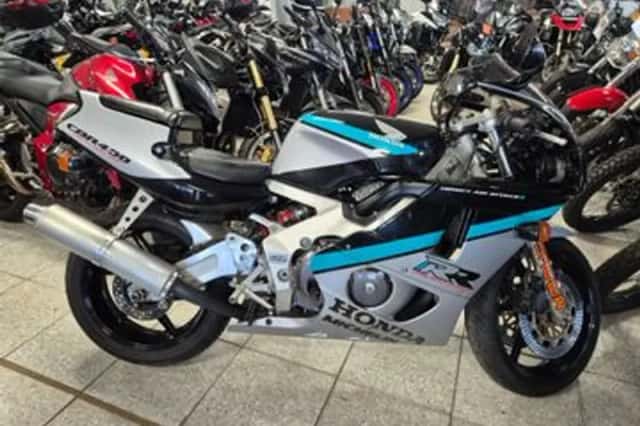 Honda CBR 400RR (1992) thumbnail 1