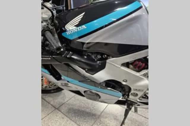 Honda CBR 400RR (1992) thumbnail 2