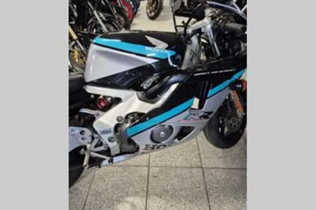 Honda CBR 400RR (1992) thumbnail 3