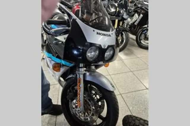 Honda CBR 400RR (1992) thumbnail 4