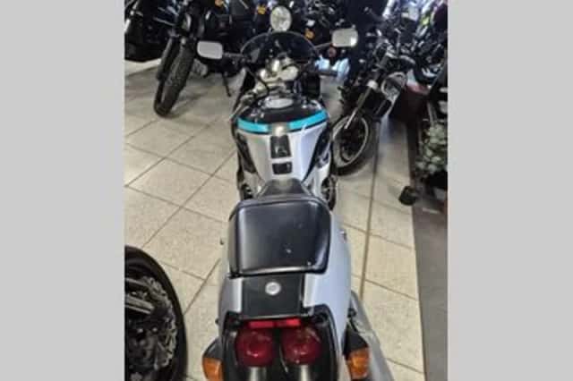 Honda CBR 400RR (1992) thumbnail 6