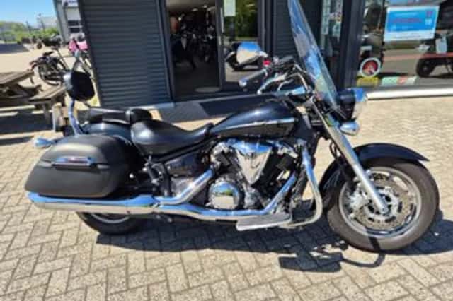 Yamaha XVS 1300 A Midnight Star (2011) thumbnail 1