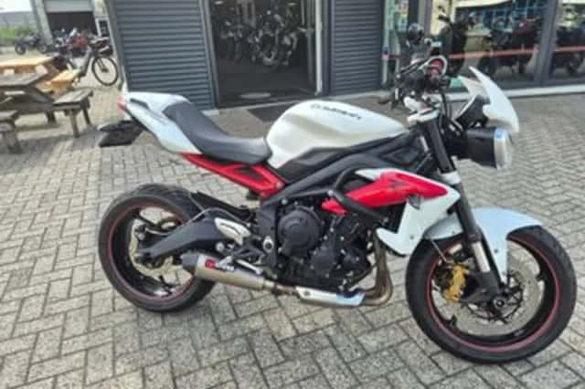 Triumph Street Triple R (2013) thumbnail 1