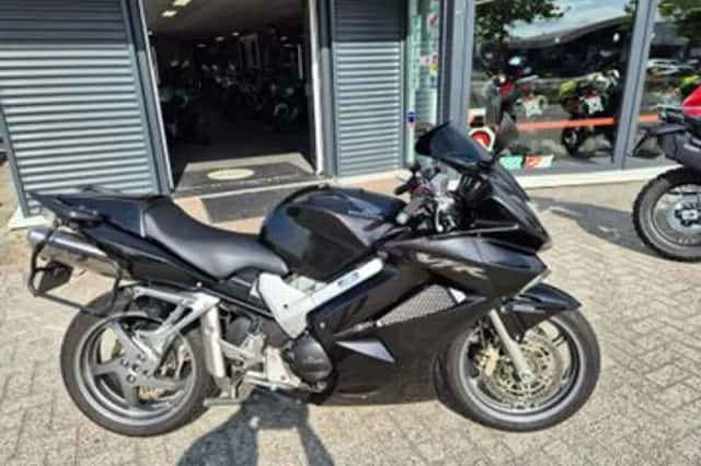 Honda VFR800 (2008) thumbnail 1