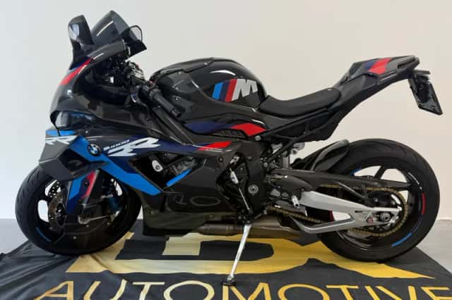 BMW M 1000 RR (2023) thumbnail 3
