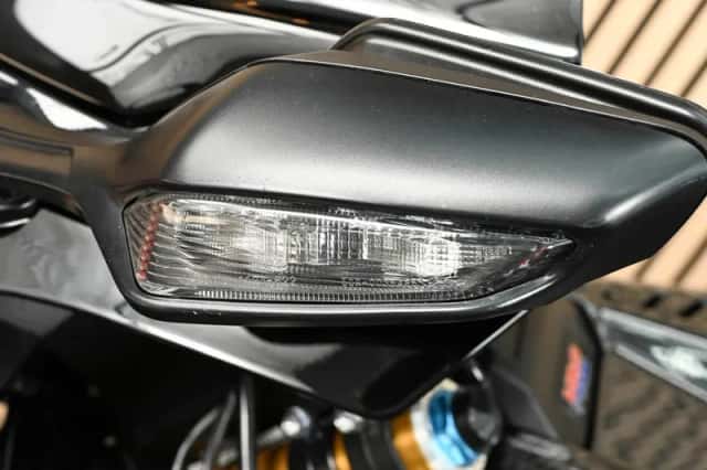 Honda CBR1000RR-R (2023) thumbnail 5