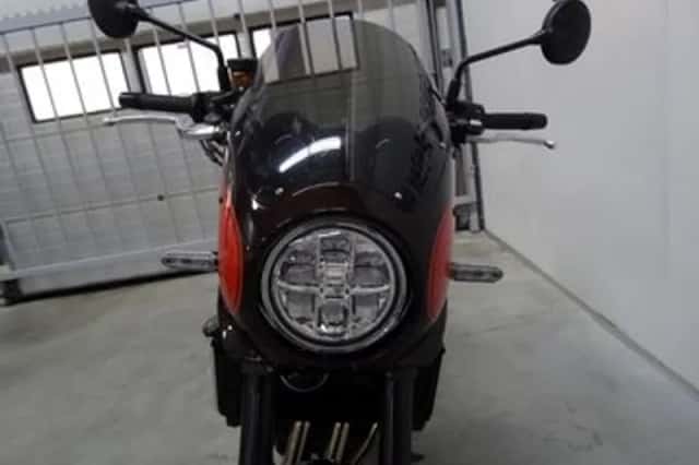 Kawasaki Z900RS (2018) thumbnail 4