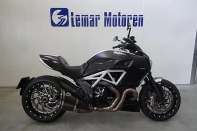 Ducati Diavel (2014) thumbnail 1