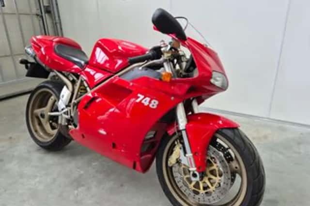 Ducati 748 (2000) thumbnail 2