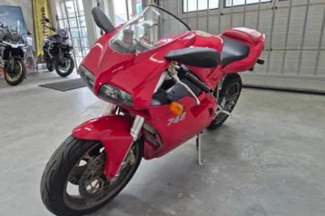 Ducati 748 (2000) thumbnail 3