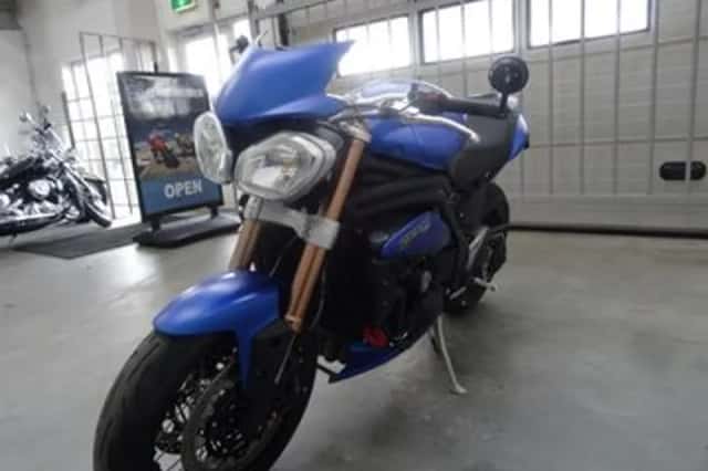 Triumph Speed Triple 1050 (2011) thumbnail 3