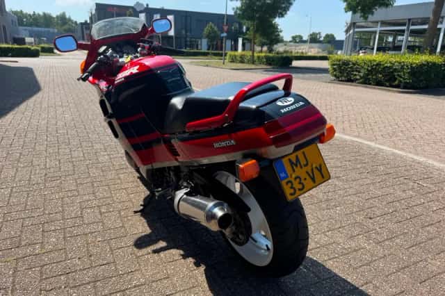 Honda CBR 1000 F (1990) thumbnail 2