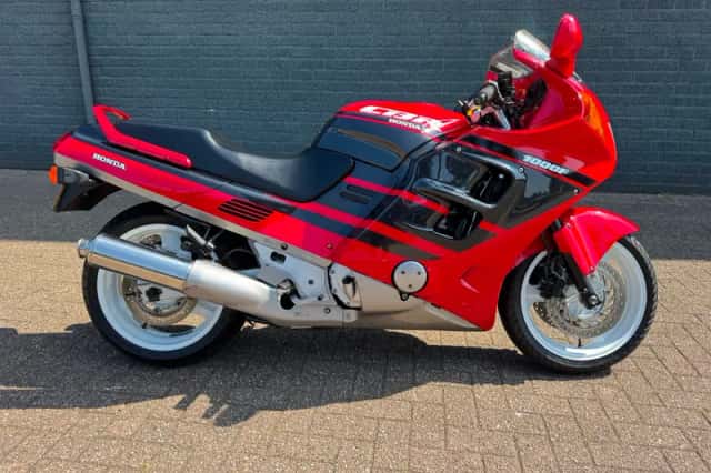 Honda CBR 1000 F (1990) thumbnail 4