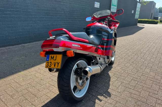 Honda CBR 1000 F (1990) thumbnail 6