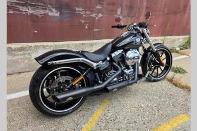 Harley-Davidson Breakout (2016) thumbnail 2