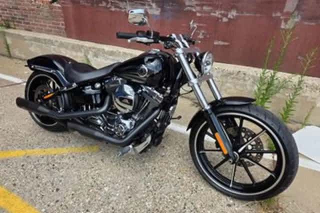 Harley-Davidson Breakout (2016) thumbnail 3
