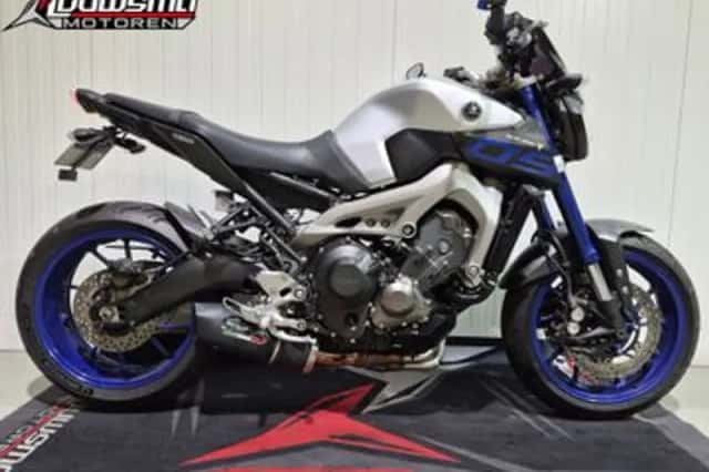 Yamaha MT-09 (2015) thumbnail 1