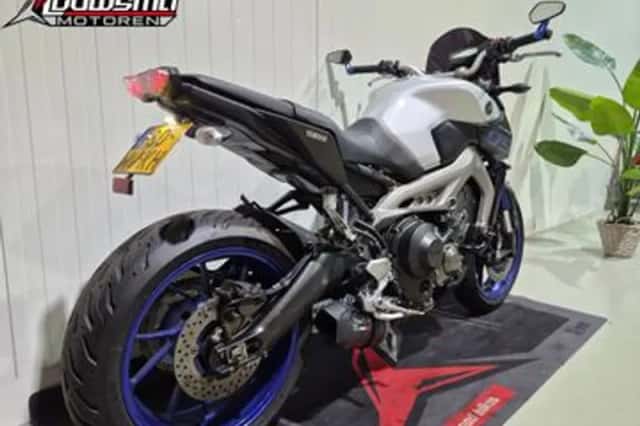 Yamaha MT-09 (2015) thumbnail 3