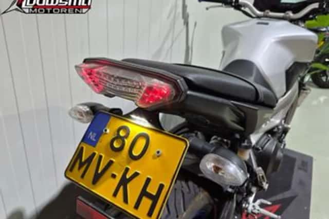 Yamaha MT-09 (2015) thumbnail 4