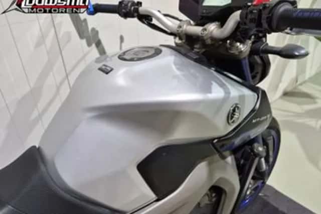 Yamaha MT-09 (2015) thumbnail 5