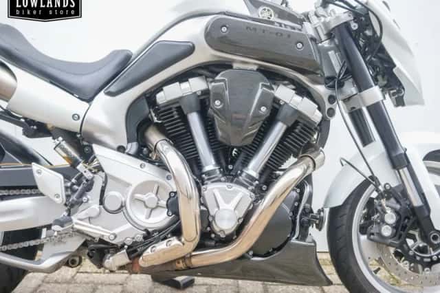 Yamaha MT-01 (2006) thumbnail 5